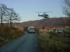 Kalken blir flydd ut med helikopter. Her p� dreganeset , �len.